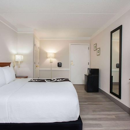 Baymont By Wyndham Fort Myers Central Екстер'єр фото