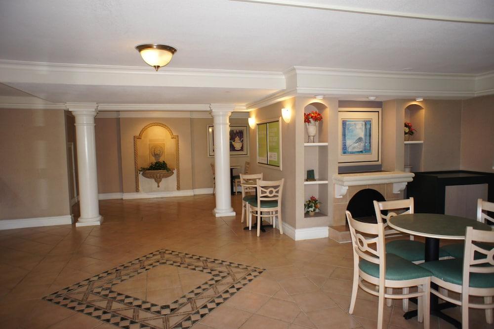 Baymont By Wyndham Fort Myers Central Екстер'єр фото