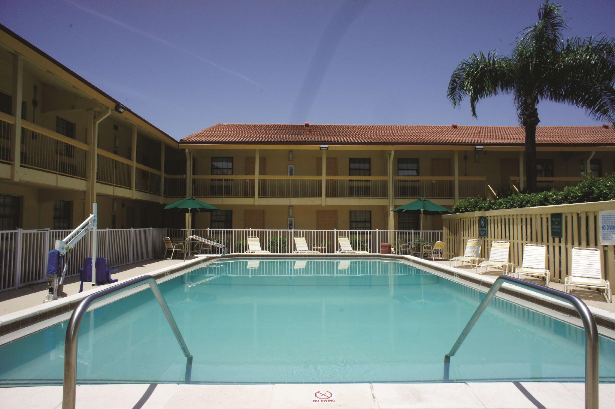 Baymont By Wyndham Fort Myers Central Екстер'єр фото