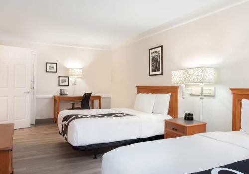 Baymont By Wyndham Fort Myers Central Екстер'єр фото