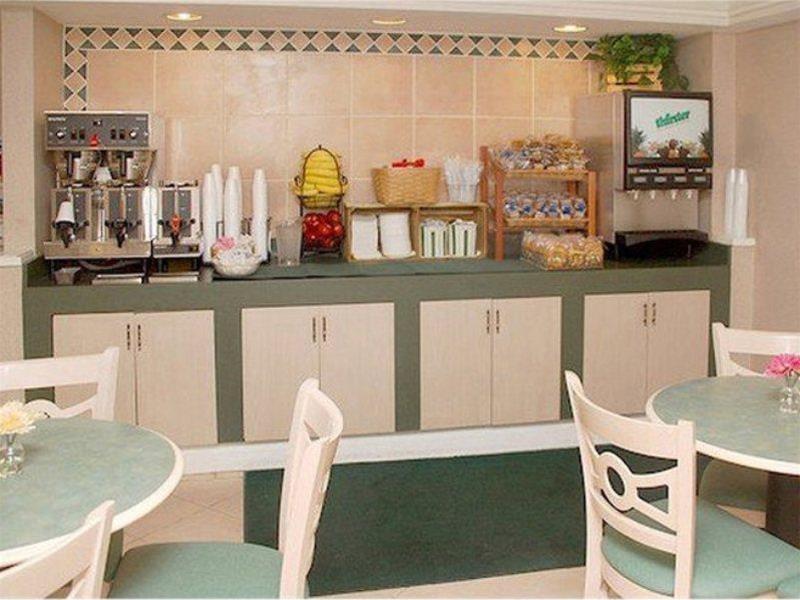 Baymont By Wyndham Fort Myers Central Екстер'єр фото